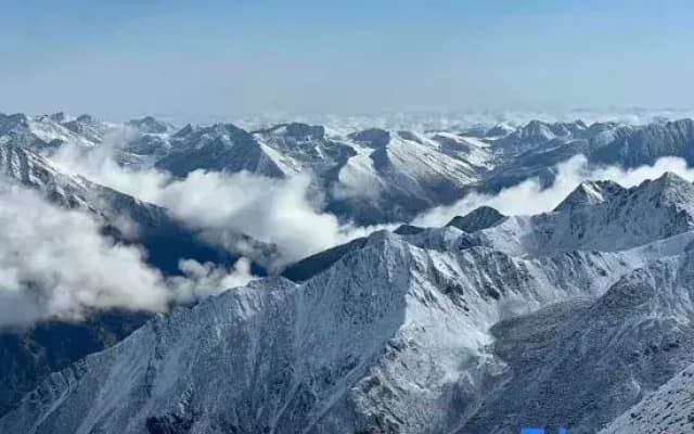 Mid-Mountain Cloud Leisure · Life Mountain View Resort Inn (Heishui County Branch)