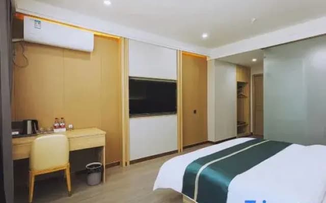 Viada Hotel Zhangzhou (Zhangzhou Huaihai Battle Zhuangzhu Battle Memorial Hall)