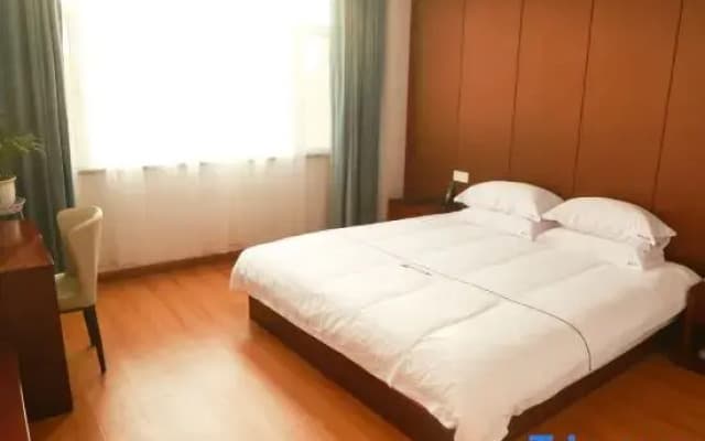 Yanggu Yingshanhong Hotel