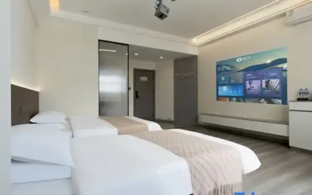 Xingyue Hotel (Jianshui Ancient City Small Train Store)