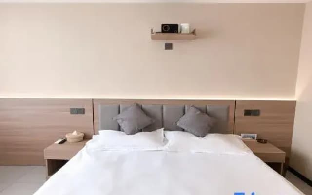 Happy Intelligent Lake Viewing Audiovisual Homestay (Changchun Beihu Wuyue Plaza Store)