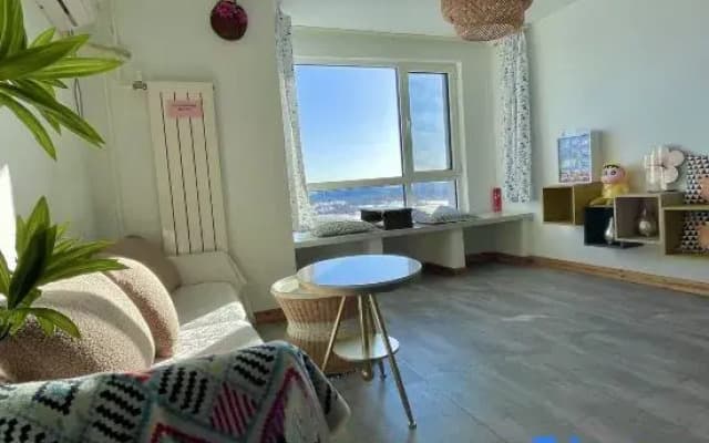 Vivi's childhood  hotel