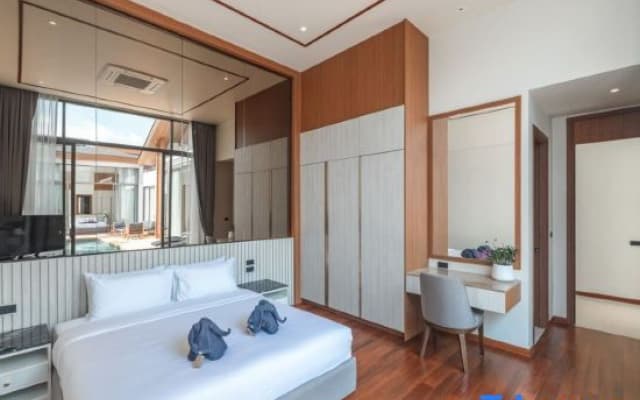 *Quiet Glamour Oasis - 4BR Poolside Sanctuary V186