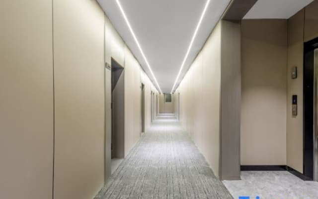Sunshine Holiday Hotel (Jining South Railway Station Central Square Branch)