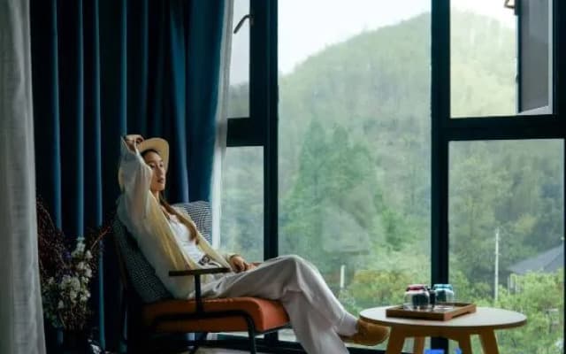 Anji Qingyun Mountain Residence, Cloud Grassland Light Luxury Pool Designer Resort