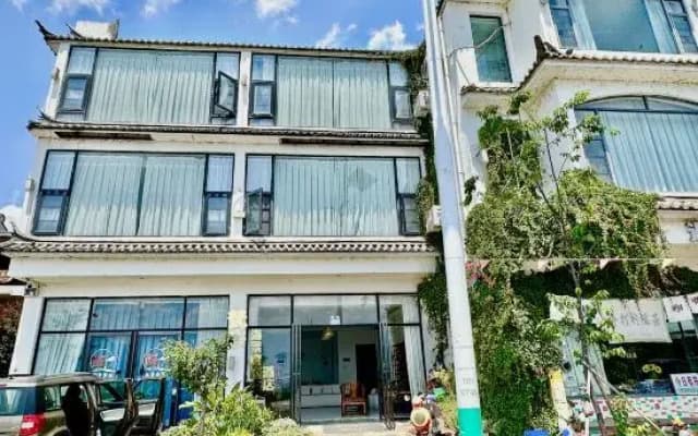 Fanhua Sea View Resort Homestay (Dali Erhai Branch)