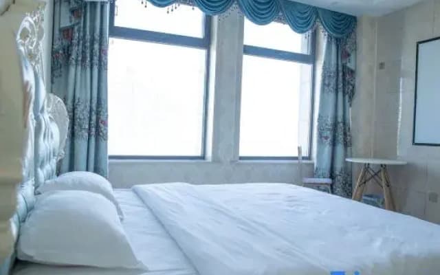 Juqi Light Luxury Homestay (Wanhao Century Plaza)