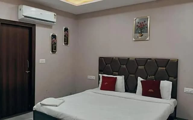 Fabhotel Red Pepper