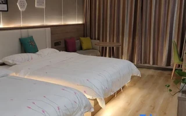 Luke Hotel (Zhoukou East Bus Station)