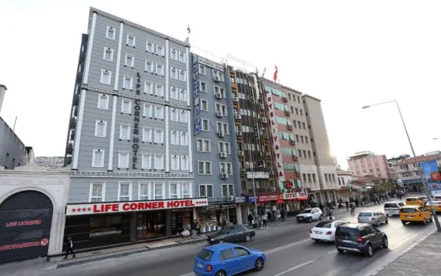 Life Corner Hotel