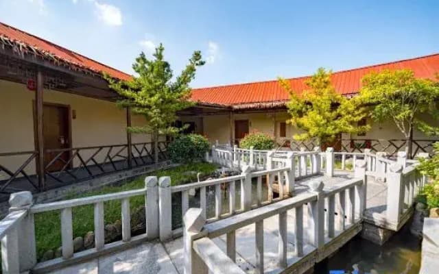 Liantai Xiaozhu Homestay (Lushan Scenic Area Donglin Buddha)