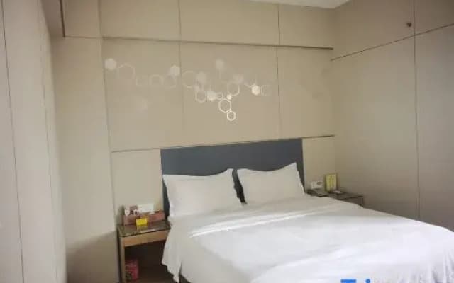 Haohai Qingyun Hotel (Zhanjiang Chikan Old Street)