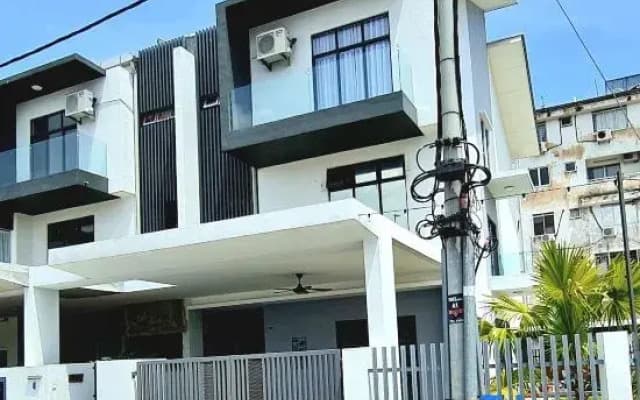 Cozy Home/Pool Cinema/Karaoke Jonker 1.2 km 20+8pax