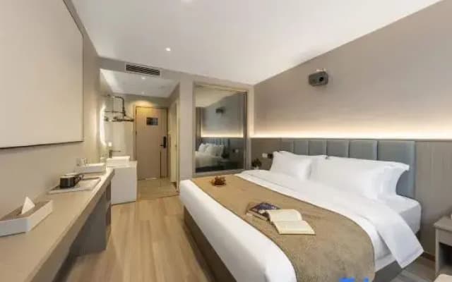 Qiyuan Hotel (Liupanshui High-Speed Railway Station People's Square)