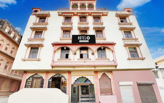 Townhouse Gangapole Amer Road