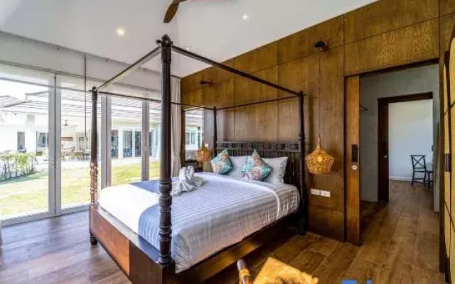 Luxury 7 Bedroom Pool Villa (WL67)