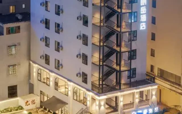 Fu Lou Lang Yue Hotel