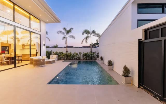New 4BR Pool Villa Modern Oasis V283