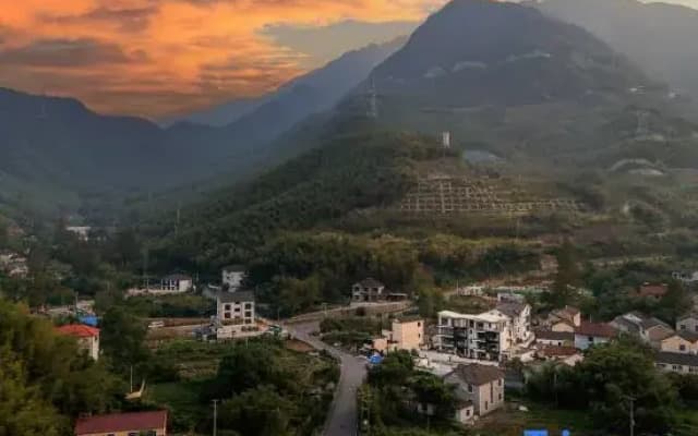 Yu'an Mountain Slow Life Pool and River Rafting Resort