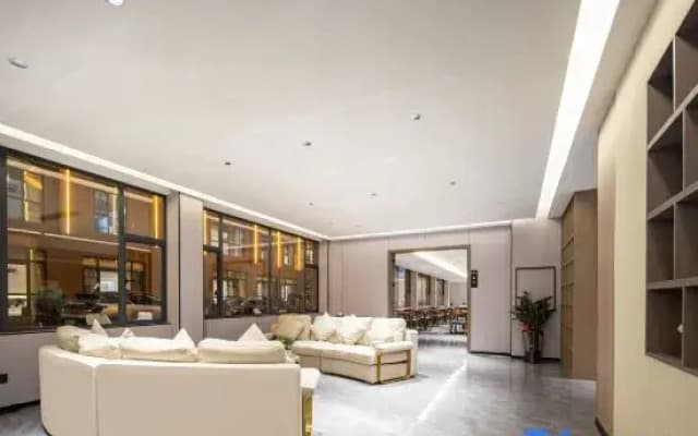 Nanxing Garden Intelligent Cinema Hotel (Hailv Duty Free City)