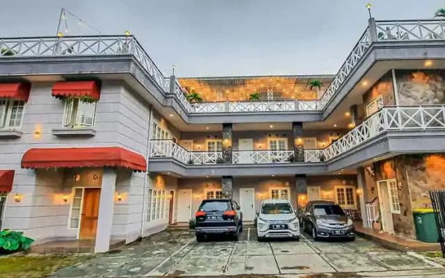 Three Bedroom 8 persons Villa in Batu City at Rosetta