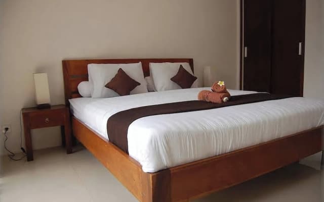 3 BR, 250 Sqmt Villa, Terrace, 10 min Available
