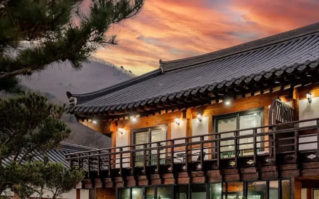 Gyeongju Palace Hanok Kids Pool Villa