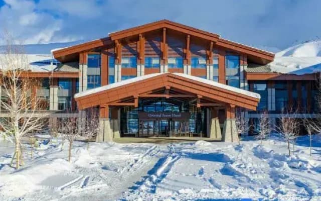 Oriental Snow Hotel