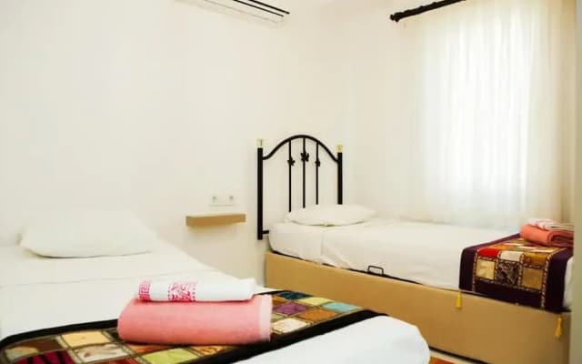 Villa-sleeps 8-parking-pool-bbq