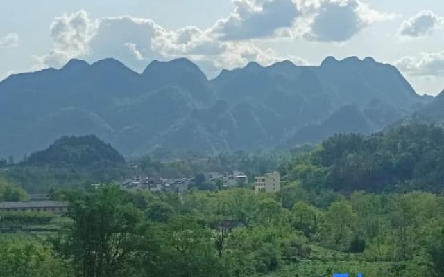 Libo Xiaoqikong Manga Rhythm: Thirteen Months Meeting in the Courtyard
