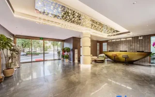 Sanxiang Zhenpin Hotel (Xiangtan Wanda Plaza)