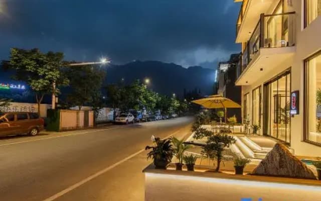 Anji Yunle Family Vacation Homestay (Yunshang Grassland Alpine Tourism Resort)