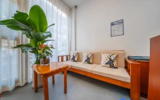 Phoenix Ancient City Warm Heart Pavilion Homestay