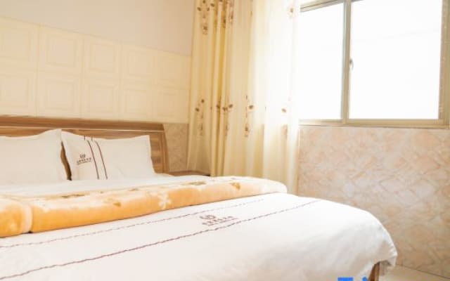 Qujing Rongfu Business Hotel