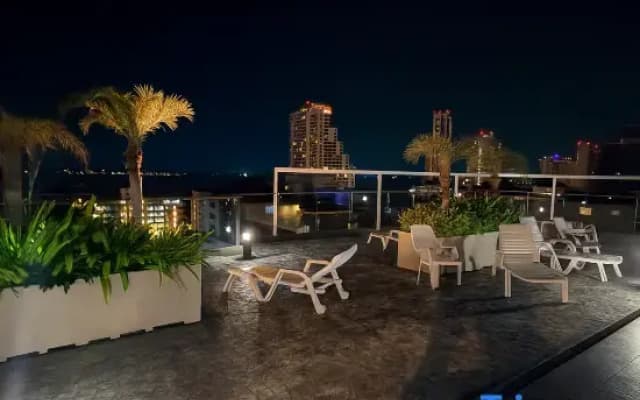 Modern 2 Bedroom Condo in Pratumnak