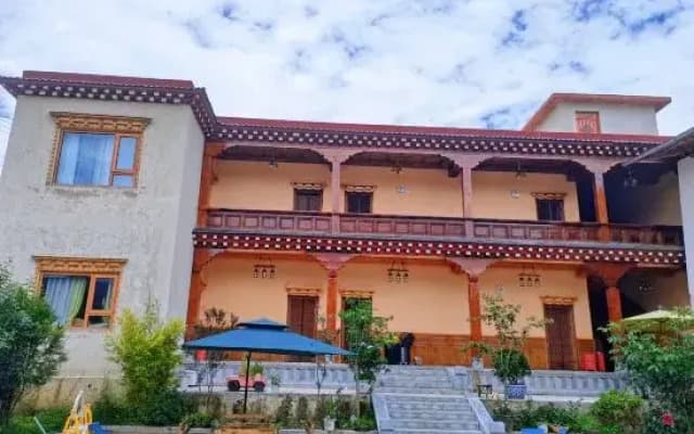 Shangri-La Pond Pine Forest Card Homestay