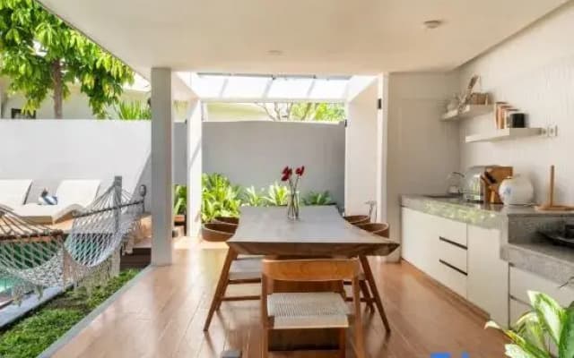 Stylish Tropical Villa 2 Br , Canggu , 400m To Finn Beach
