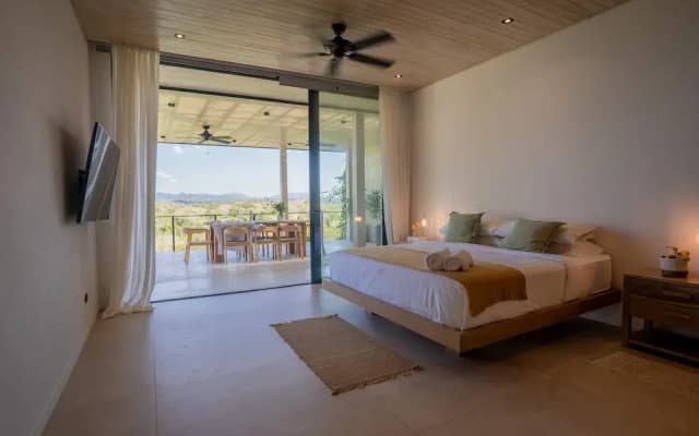 Chic 3BR Private Terrace Nature Views