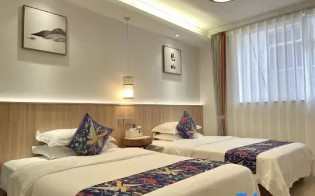 Xianshan Xishe Hotel  (Railway Station Lotus Airport)