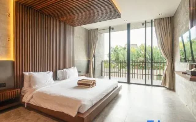 Trendy 4BR Villa, Central Canggu, 8mins to Beach
