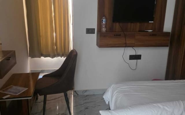 Hotel R R Tripathi