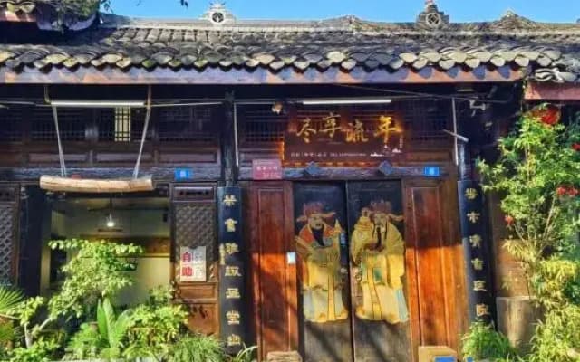 Enjoying the Flowing Years Homestay in Langzhong