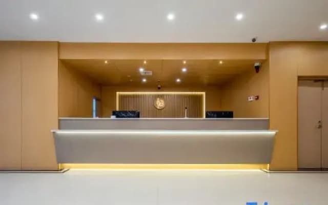 Yijia Platinum Hotel (Pinghuai North Road Textile and Garment City)