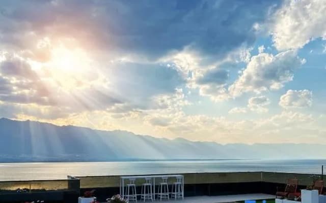Anyu Seaview · Sunset Mountain & Sea 180-Degree Ocean View Holiday Homestay