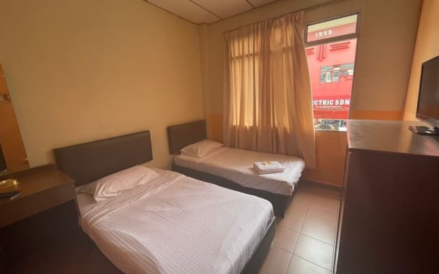 OYO 91284 White House Hotel Kluang