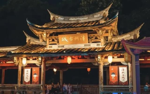 Lux Cabins Hotel (Zhangzhou Baihuacun)