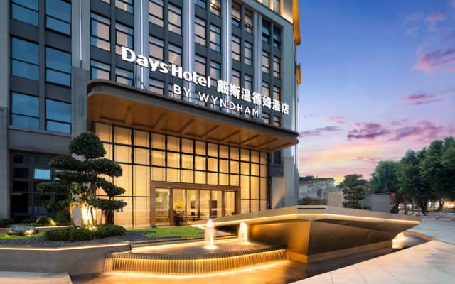Days Hotel By Wyndham Leshan Downtown