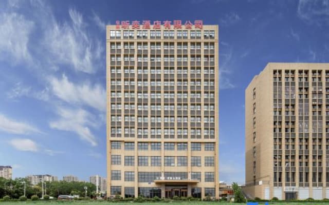Lingbi Huangpu Hongtai Grand Hotel (LADI SHOPPING PLAZA)