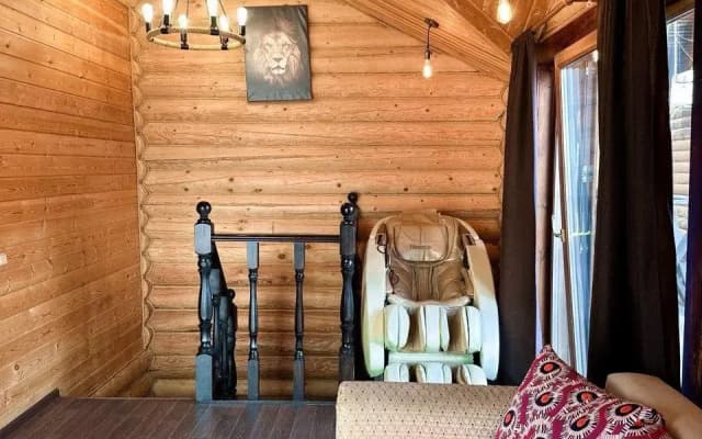 Дом Амур с бассейном на берегу реки