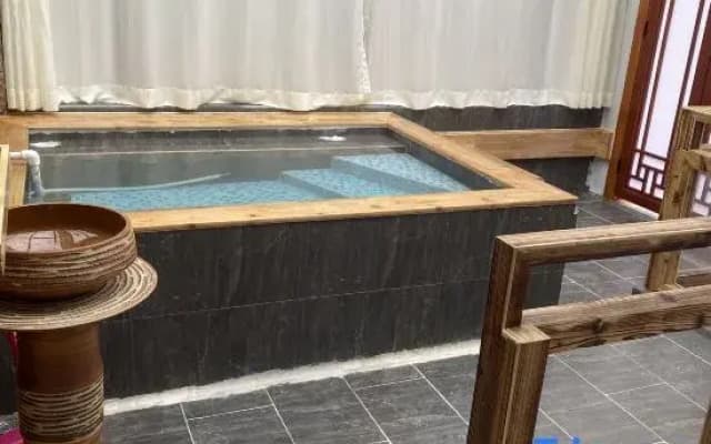 Kangding Gaqu Hot Spring Homestay